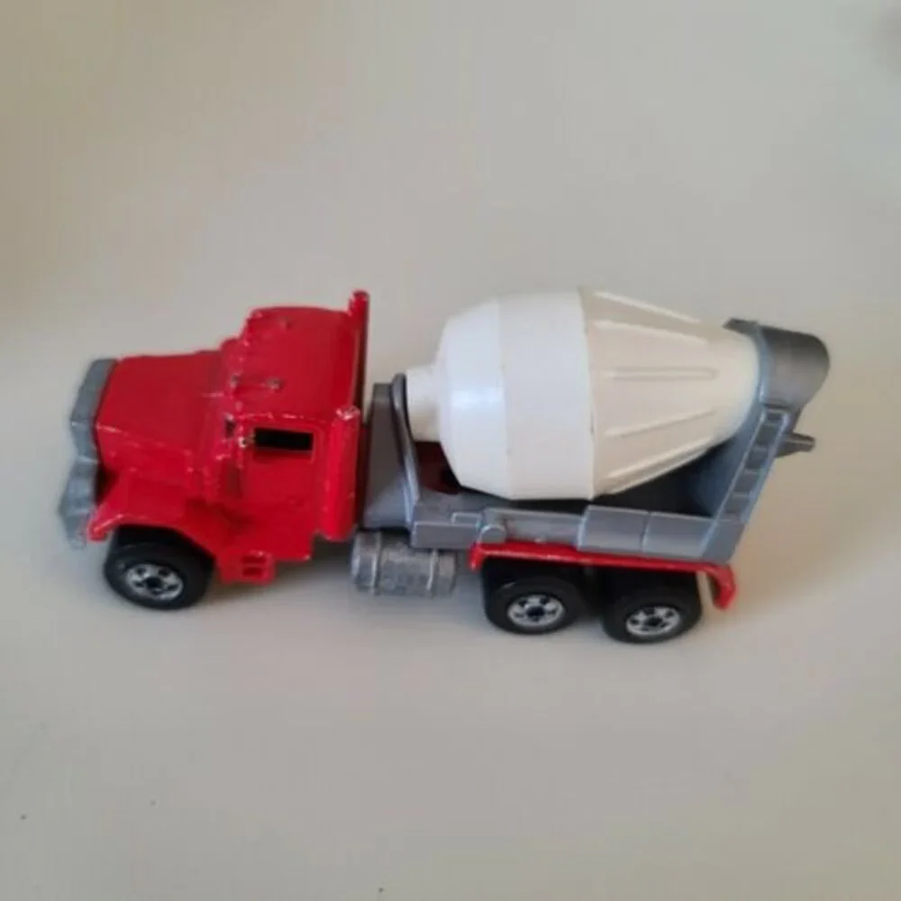 Vintage 1979 Hot Wheels Peterbilt Red Cement Mixer Truck